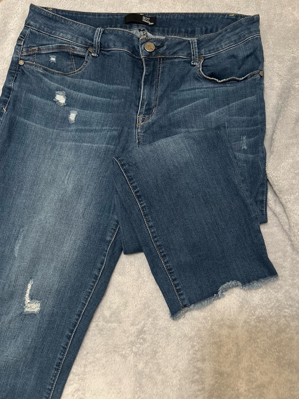 1822 Denim Cropped Distressed Blue Jeans